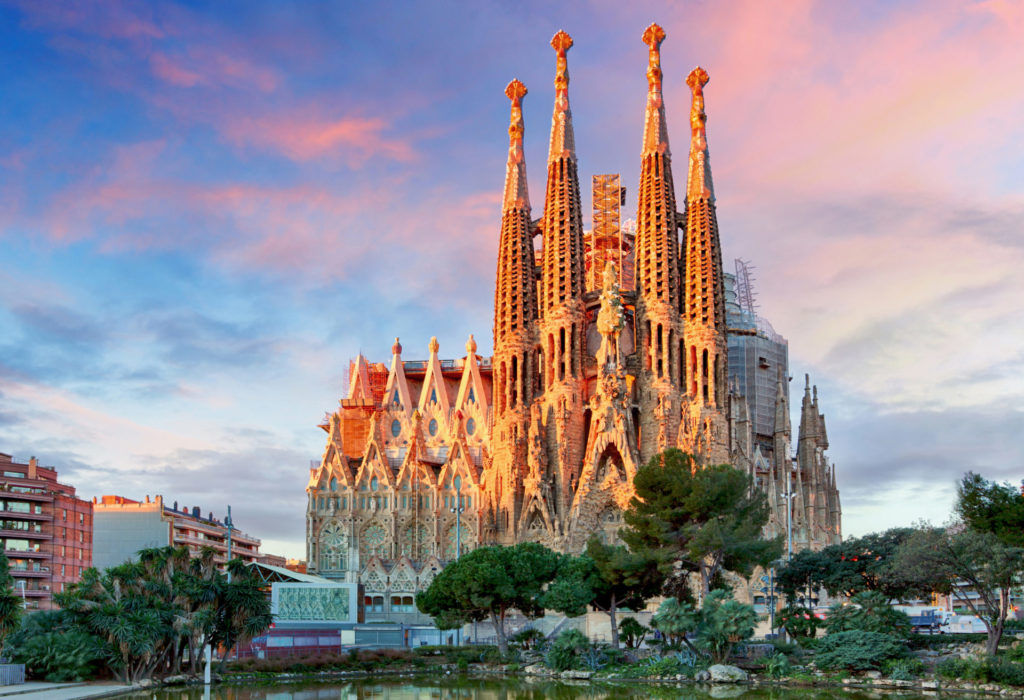 The picture shows the landmark 'Sagrada Familia' in Barcelona.