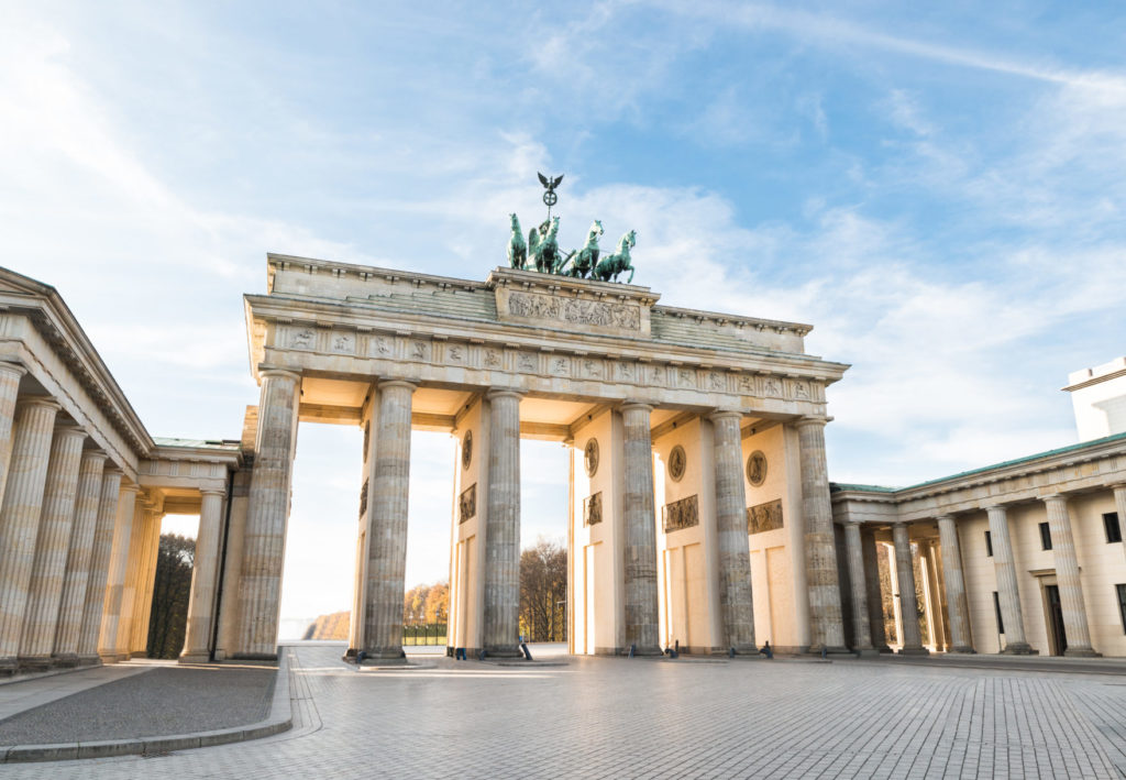 The picture shows the landmark 'Brandenburg Gate' in Berlin.