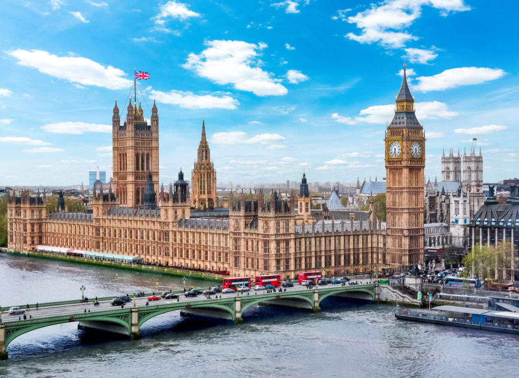 The picture shows the 'Palace of Westminster' and the 'Westminster Bridge' in London.
