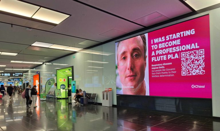 A very big out of home Video Wall is located near an exit at Vienna Airport. The campaign features a bright pink design and promotes awareness of asthma.