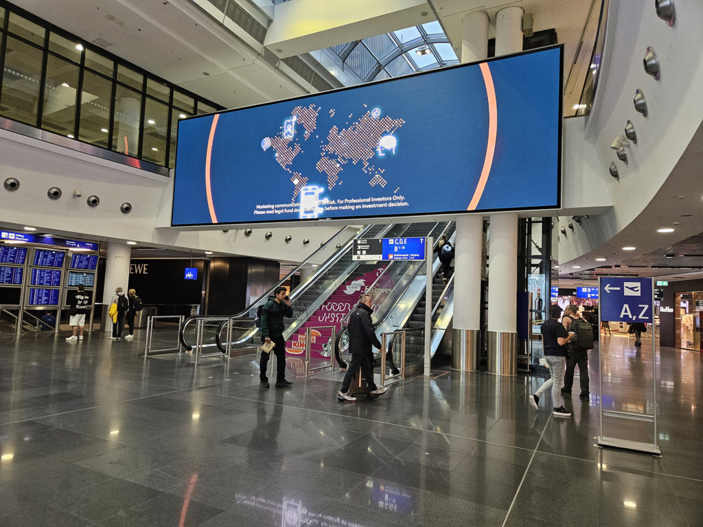 Digital board, 10 sec. spot, airport advertising Frankfurt