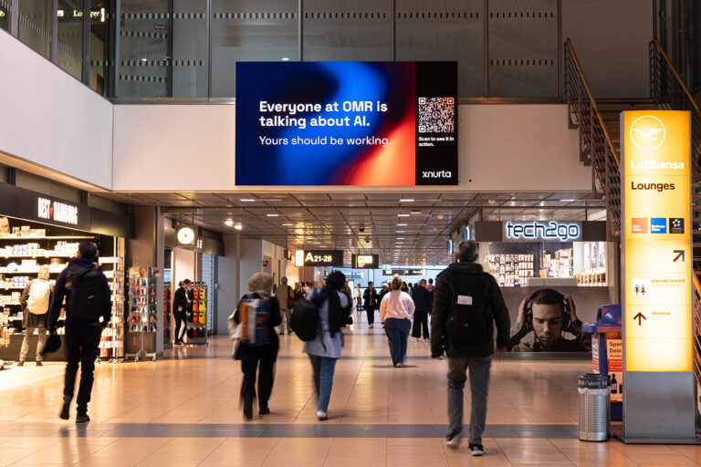 digital_screens_airport_Hamburg_1-kl