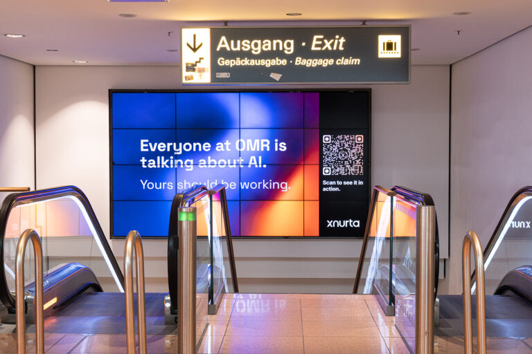 digital_screens_airport_Hamburg_2-kl